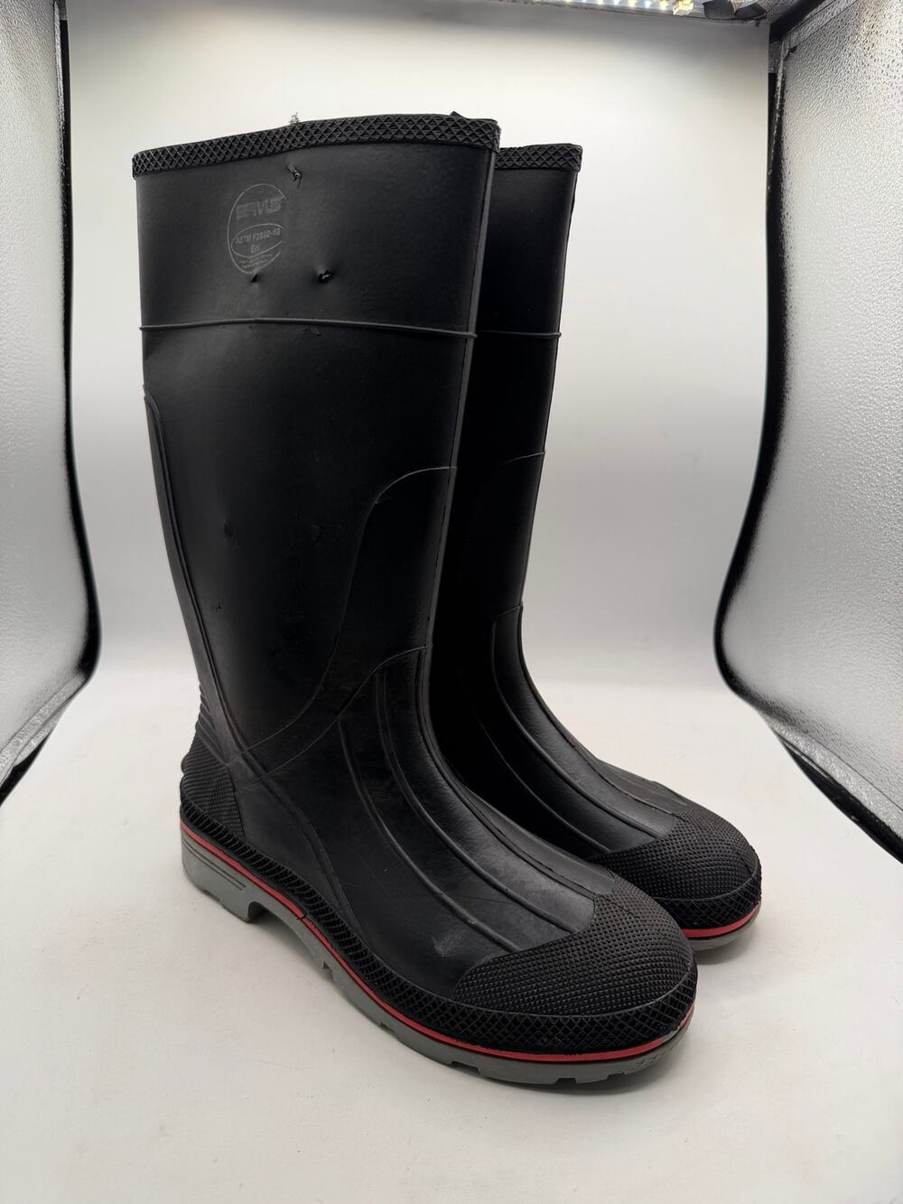 Servus Men's Size 11 Black Rubber Work Boots - Waterproof - ASTM F2892-18 EH